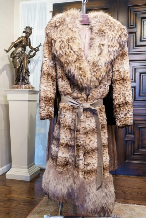 Vintage 1974 Full-Length Lynx Fur Coat with Leather Belt