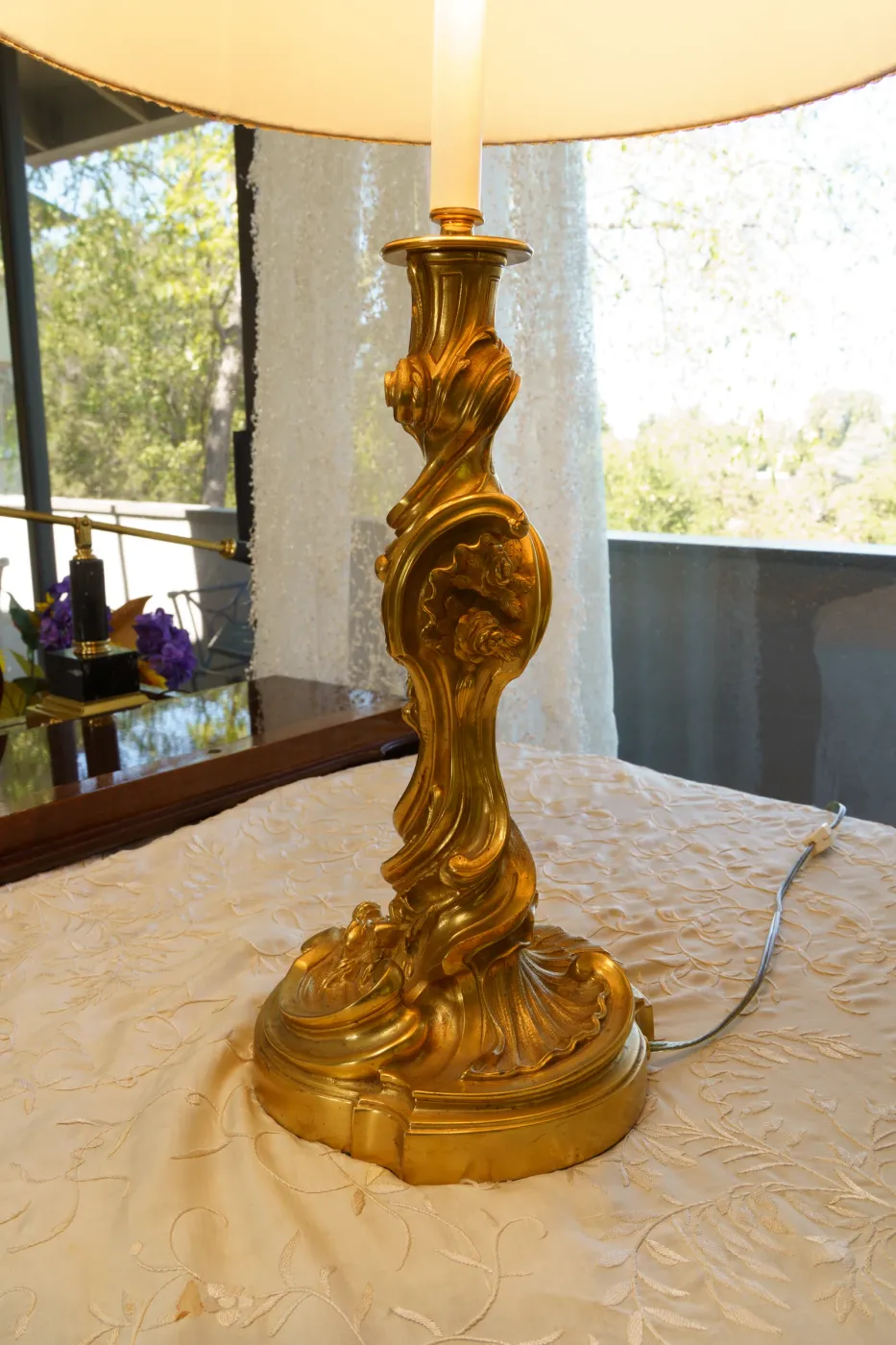 French 18th c. Louis XV Rococo Candlestick Mounted as Lamp, photograph 1