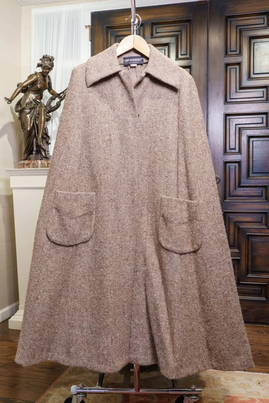 Vintage Full-Length Wool Tweed Cape, photograph 1
